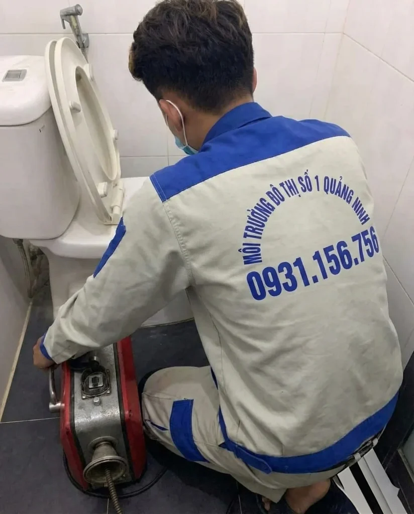 Thông tắc bồn cầu thực tế tại Hạ Long Quảng Ninh