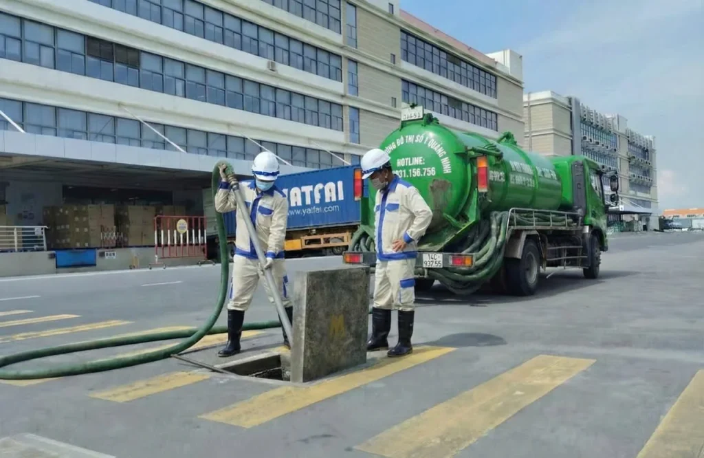 Xe hút bể phốt thi công tại Hạ Long Quảng Ninh